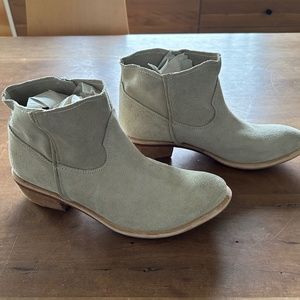 Bronx suede short bootie. Size 39.